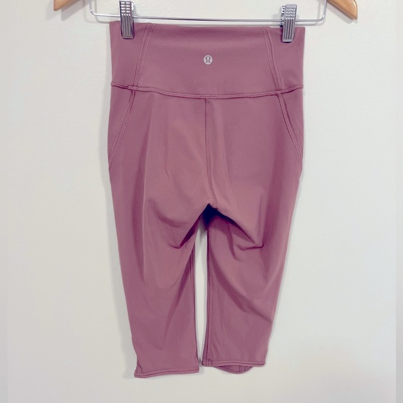Lululemon Love Knot Crop *15" Figue 4 - Picture 10 of 14